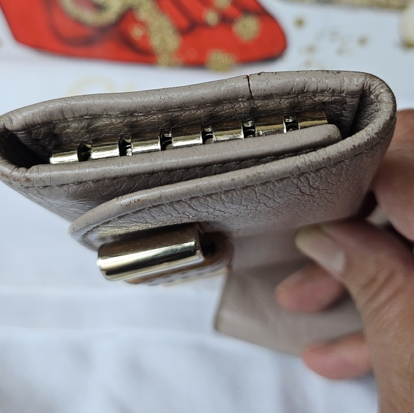 GUC Chloe Leather Fan Wallet & Matching Key Case - Picture 11 of 16